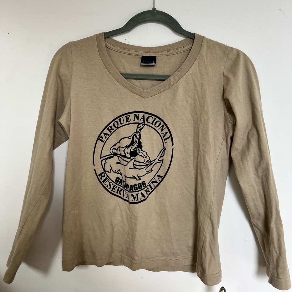 Vintage long sleeve Galapagos National Park shirt